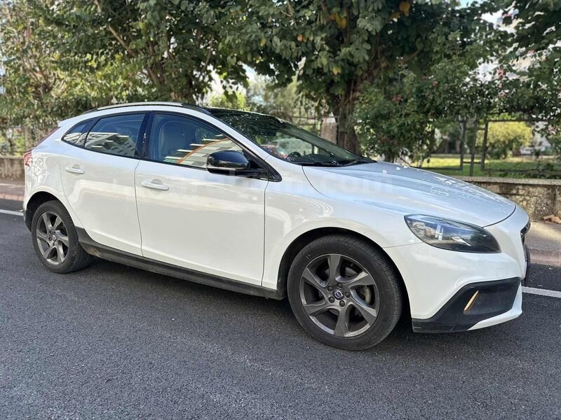 Galeriden Volvo V40 Cross Country 1.6 D Advance 2015 Model Antalya 185.000 km Beyaz