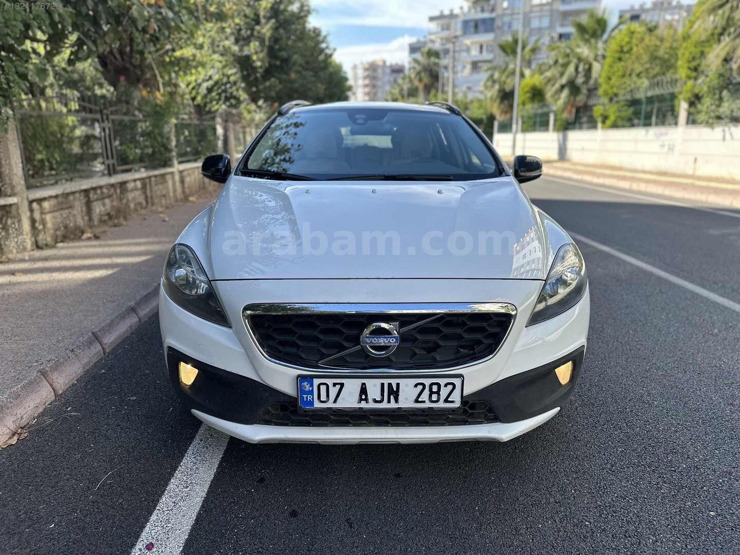 Galeriden Volvo V40 Cross Country 1.6 D Advance 2015 Model Antalya 185.000 km Beyaz 2