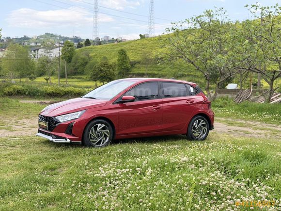 2025 İ20 STYLE+NAVİGASYON OTOMATİK BOYASIZ EXTRALI ATEŞ KIRMIZI