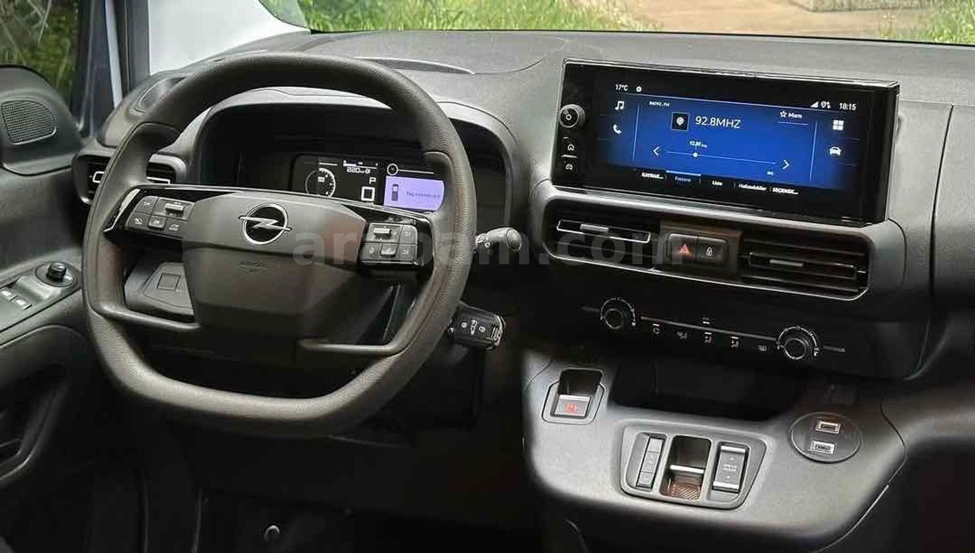Galeriden Opel Combo 1.5 CDTI Essential 2025 Model Erzurum 4.000 km Beyaz 4