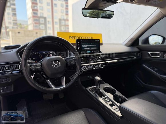 PERDECİ EROL'DAN 2023 CİVİC 1.5 VTEC EXECTV PLUS OTOMK SANRF ORJ