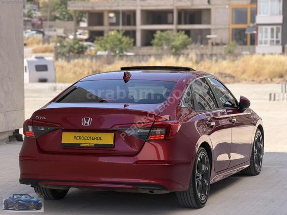 PERDECİ EROL'DAN 2023 CİVİC 1.5 VTEC EXECTV PLUS OTOMK SANRF ORJ