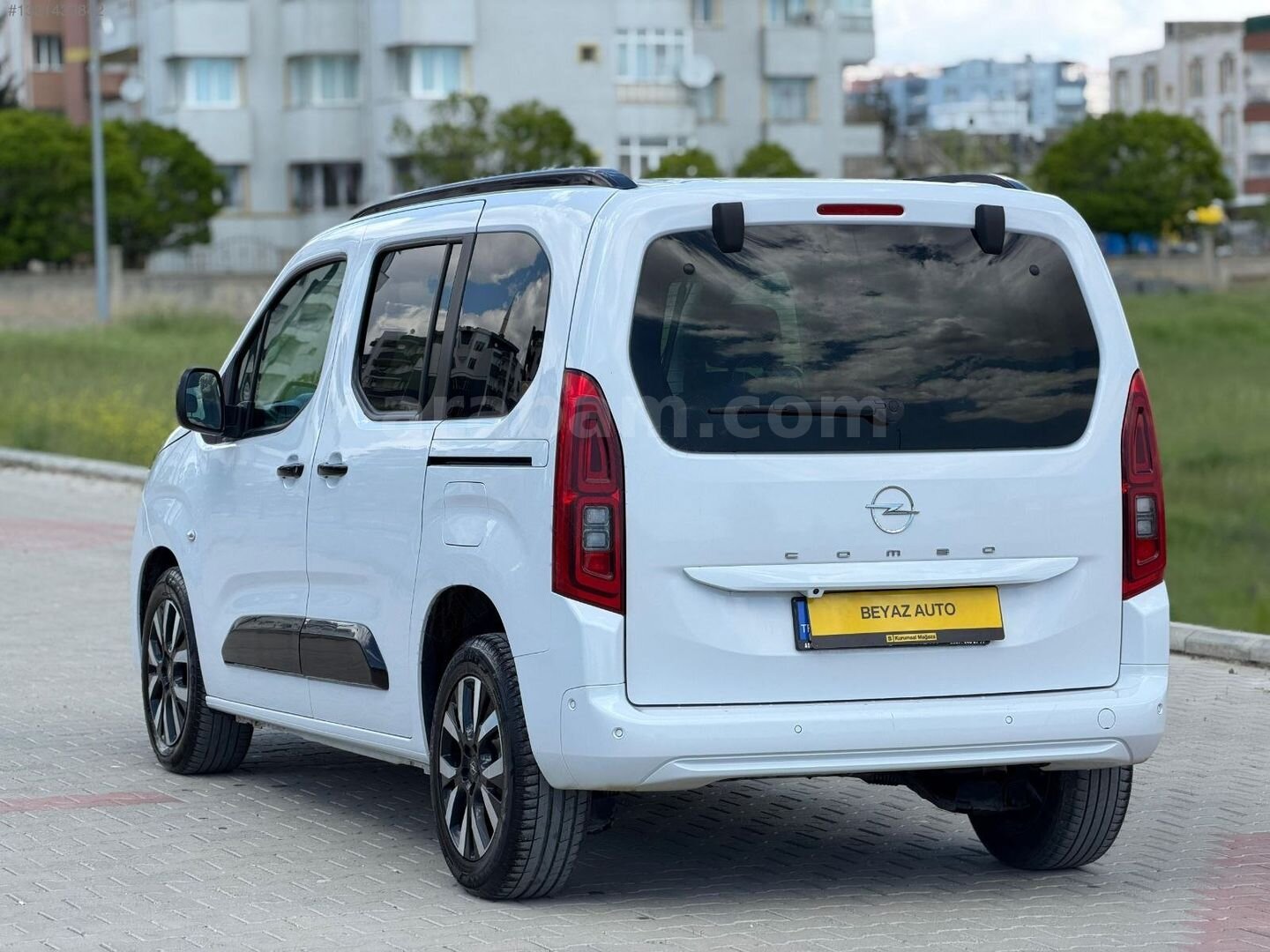 Galeriden Opel Combo 1.5 CDTI Ultimate 2025 Model Adıyaman 53.000 km Beyaz 4