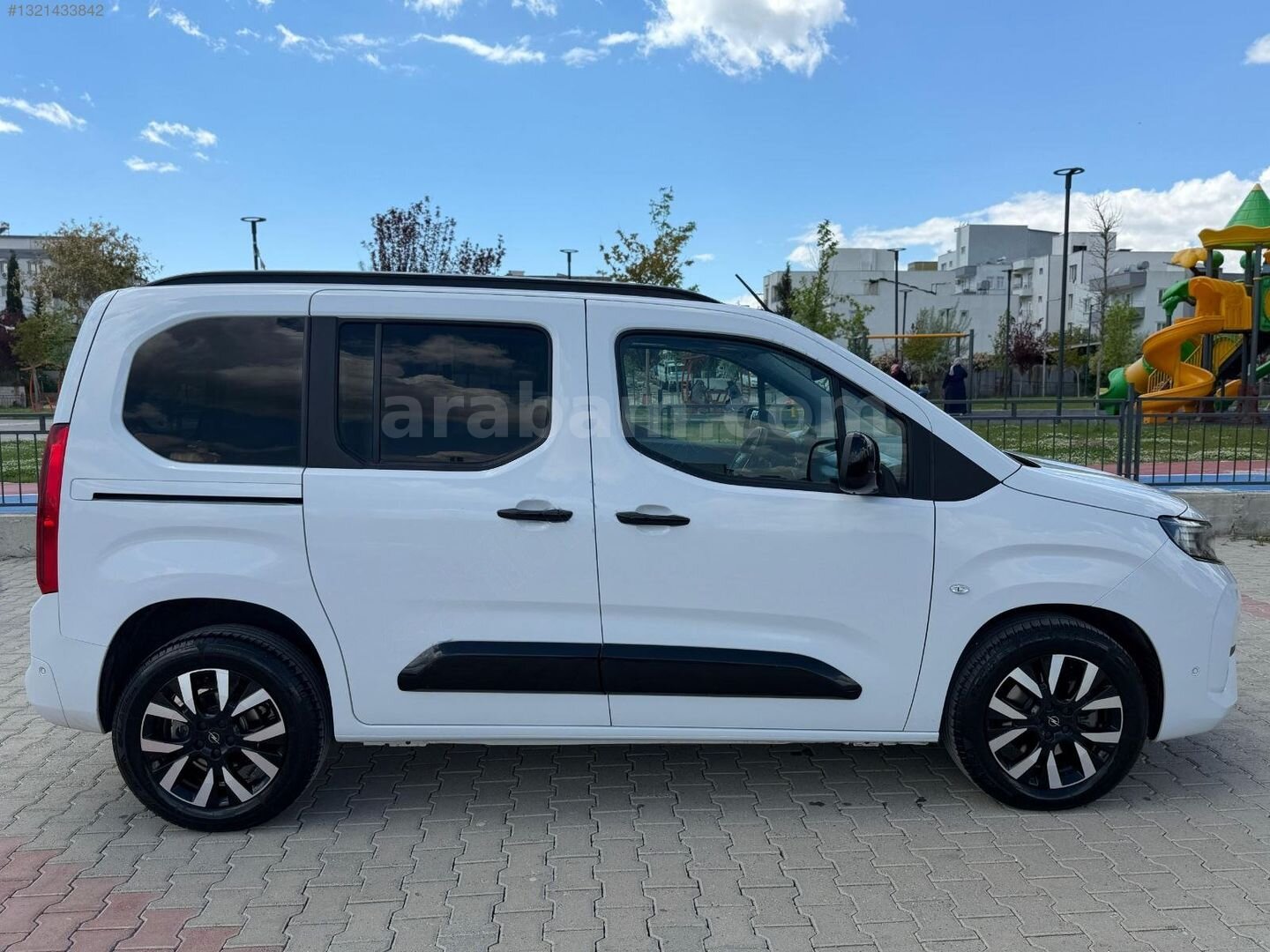 Galeriden Opel Combo 1.5 CDTI Ultimate 2025 Model Adıyaman 53.000 km Beyaz 7