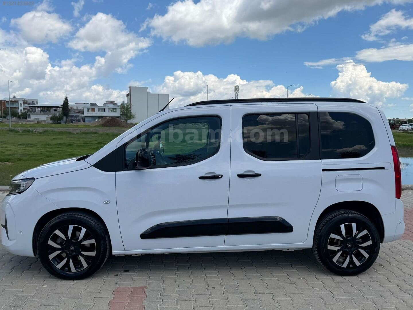 Galeriden Opel Combo 1.5 CDTI Ultimate 2025 Model Adıyaman 53.000 km Beyaz 3