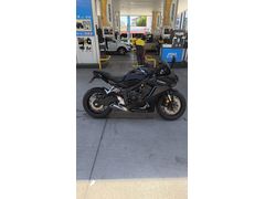 Askeri personelden satılık SADECE OTOMOBİL takaslı 4400 km de Honda CBR 650 R
