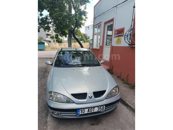 Sahibinden Renault Megane 1.4 Authentique 2001 Model  227.000 km Gri