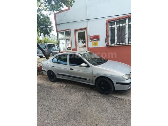 Sahibinden Renault Megane 1.4 Authentique 2001 Model  227.000 km Gri