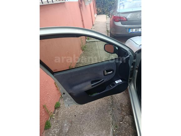 Sahibinden Renault Megane 1.4 Authentique 2001 Model  227.000 km Gri