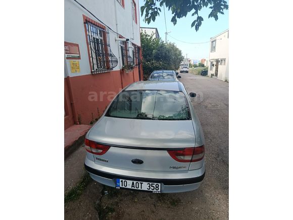 Sahibinden Renault Megane 1.4 Authentique 2001 Model  227.000 km Gri
