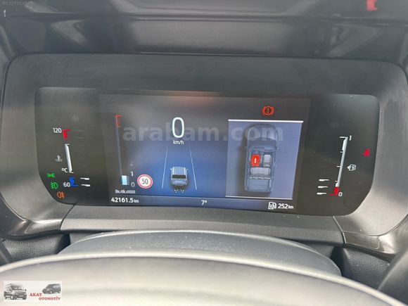 2024_HATASIZ_42.000KM'DE_1.5ECOBLUE 100 PS DELÜX 6 İLERİ_COURİER