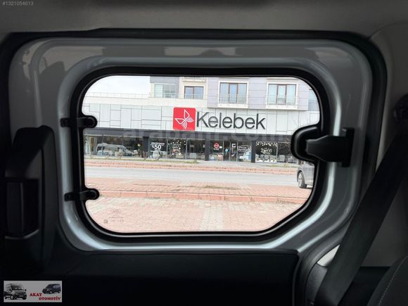 2024_HATASIZ_42.000KM'DE_1.5ECOBLUE 100 PS DELÜX 6 İLERİ_COURİER