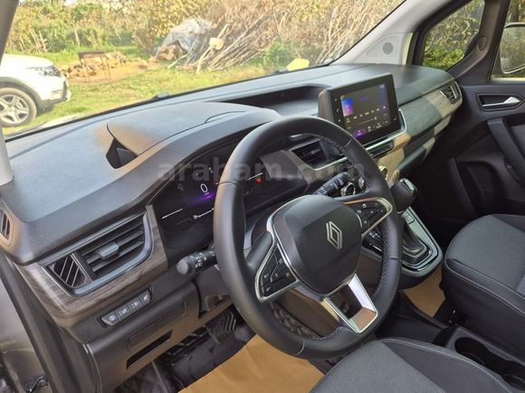 2025 KANGO 1.3 TURBO OTOMATİK VİTES YENİ LOGOLU CAM GİBİ