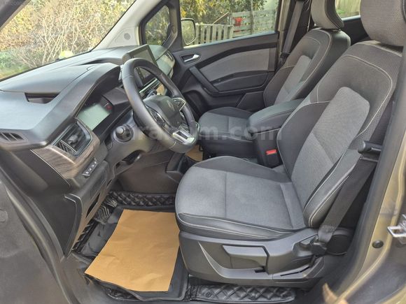 2025 KANGO 1.3 TURBO OTOMATİK VİTES YENİ LOGOLU CAM GİBİ