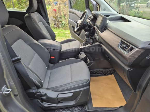 2025 KANGO 1.3 TURBO OTOMATİK VİTES YENİ LOGOLU CAM GİBİ