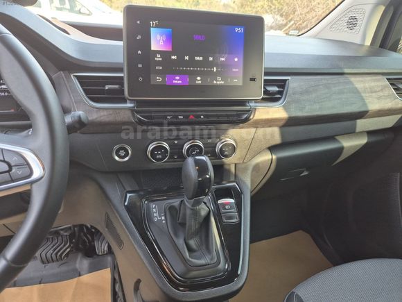 2025 KANGO 1.3 TURBO OTOMATİK VİTES YENİ LOGOLU CAM GİBİ