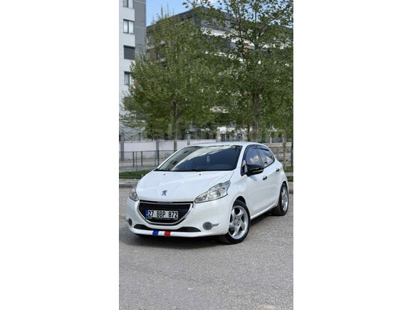 Sahibinden Peugeot 208 1.2 VTi Access 2013 Model  107.000 Km Beyaz