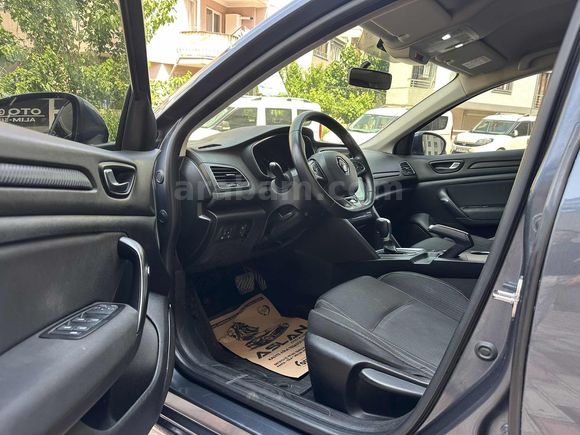 MVG AUTO' DAN-DEĞİŞENSİZ-BOYASIZ- MEGANE-1.5.DCI-TESLA EKRAN
