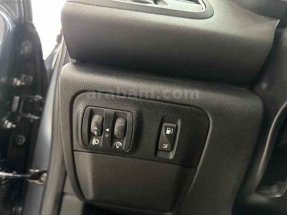 MVG AUTO' DAN-DEĞİŞENSİZ-BOYASIZ- MEGANE-1.5.DCI-TESLA EKRAN