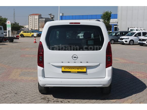 BÜYÜKSOYLU BEYSOY'DAN 2025 OPEL COMBO ESSENTIAL 1.5 D M/T 130 Hp