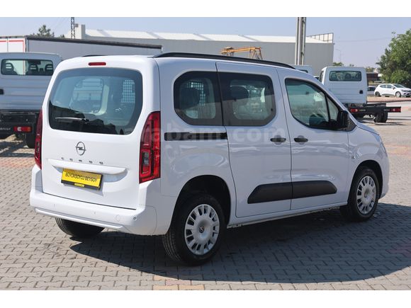 BÜYÜKSOYLU BEYSOY'DAN 2025 OPEL COMBO ESSENTIAL 1.5 D M/T 130 Hp