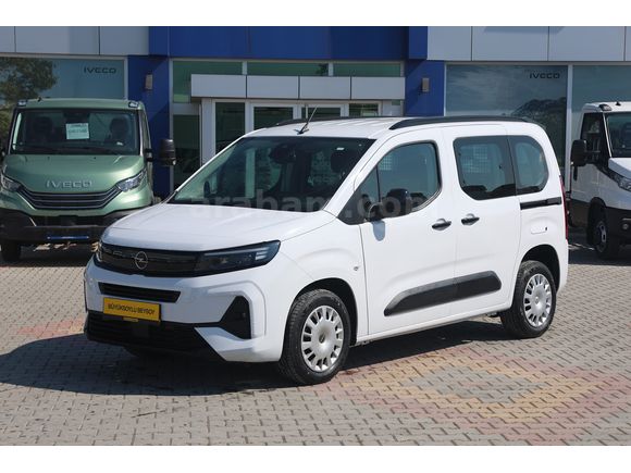 BÜYÜKSOYLU BEYSOY'DAN 2025 OPEL COMBO ESSENTIAL 1.5 D M/T 130 Hp