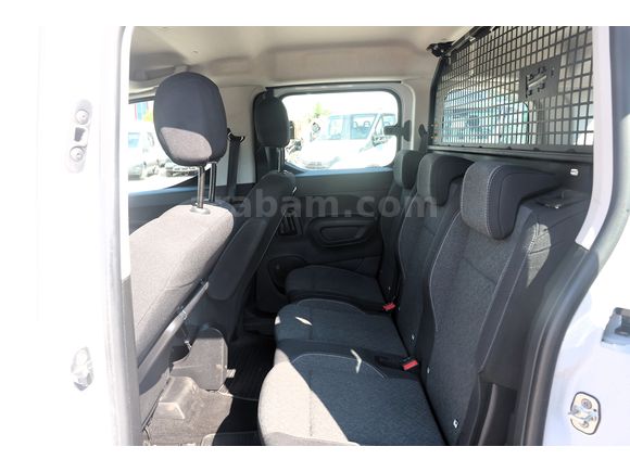 BÜYÜKSOYLU BEYSOY'DAN 2025 OPEL COMBO ESSENTIAL 1.5 D M/T 130 Hp
