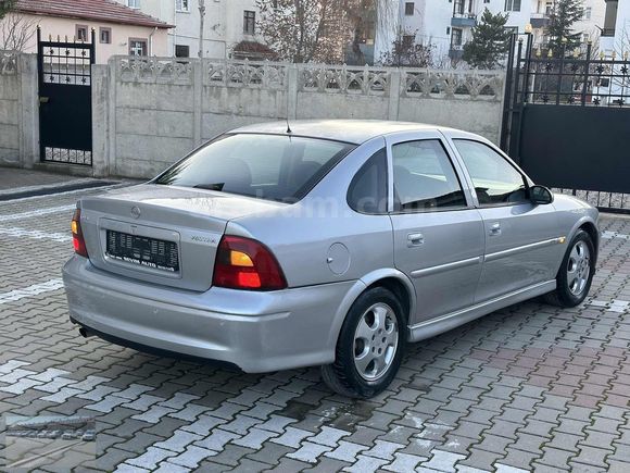 // SEVİM AUTO'DAN OPEL VECTRA 2001 1.6 16V COMFORT //