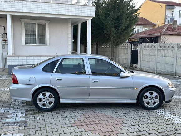 // SEVİM AUTO'DAN OPEL VECTRA 2001 1.6 16V COMFORT //