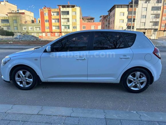 Sahibinden Kia Ceed 1.6 CRDi Concept SW 2010 Model 