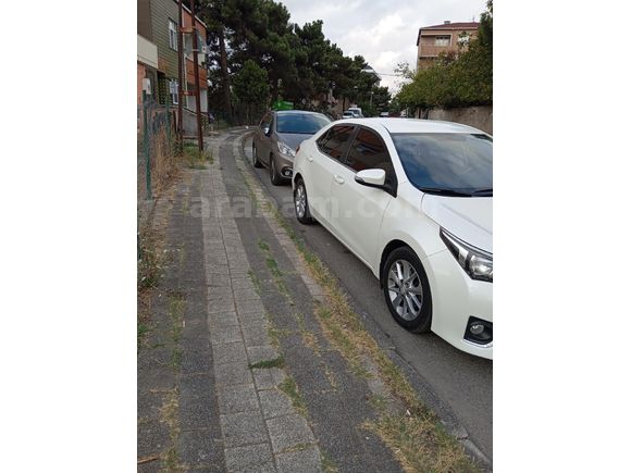 Sahibinden Toyota Corolla 1.4 D-4D Active 2014 Model  150.000 km Beyaz