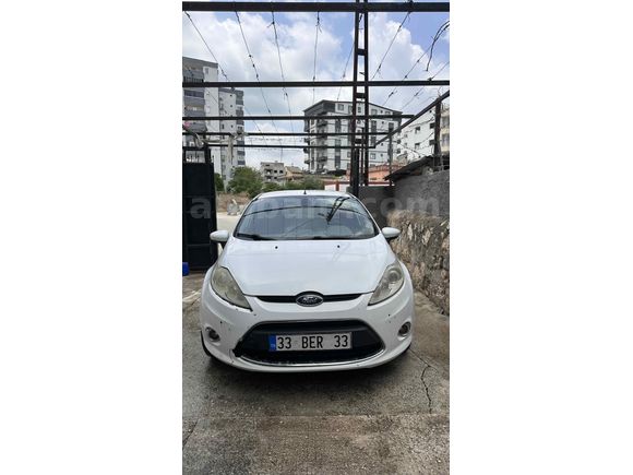 Sahibinden Ford Fiesta 1.4 Titanium X 2011 Model  270.000 km Beyaz