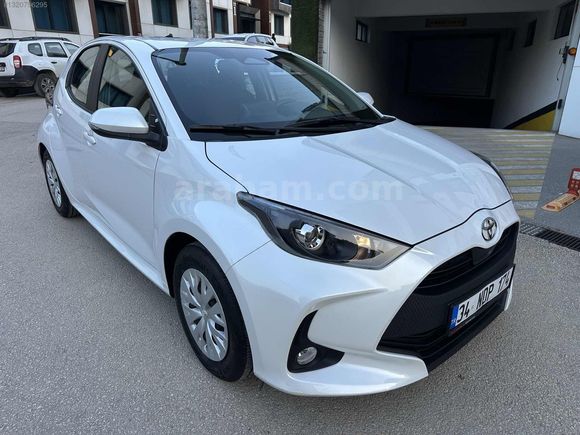 2025 TOYOTA YARİS 1.5 HYBRİD FLAME HATASIZ BOYASIZ 9.000 BİN KM