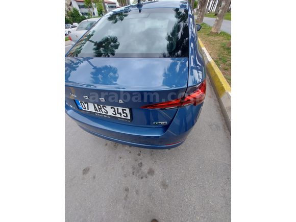 Sahibinden Skoda Octavia 1.5 e-Tec Elite 2021 Model  49.000 km Mavi