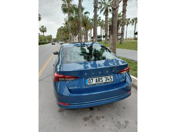 Sahibinden Skoda Octavia 1.5 e-Tec Elite 2021 Model  49.000 km Mavi