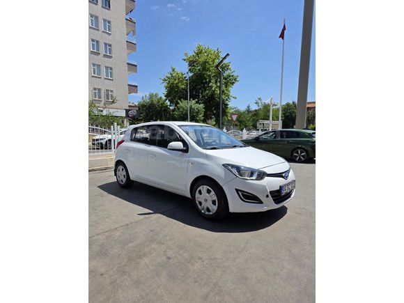 Sahibinden Hyundai i20 1.2 MPI Elite 2014 Model Diyarbakır 135.000 km Beyaz
