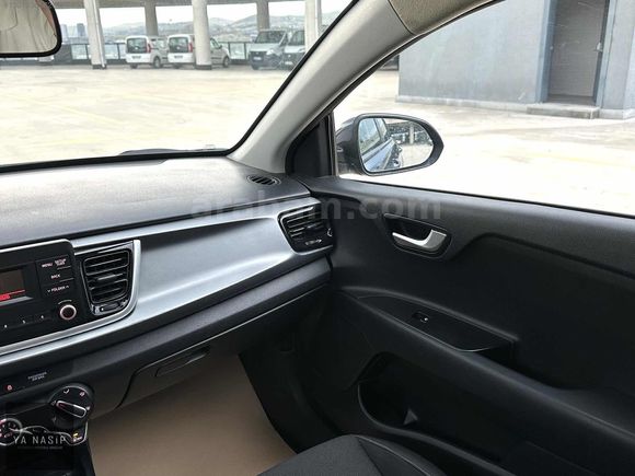 YANASİP'DEN 2019 KİA RİO 1.25 CVVT ELEGANCE HATCHBACHK MANUEL