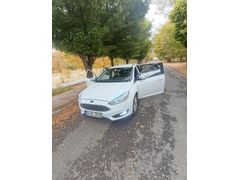 Sahibinden Ford Focus 1.6 TDCi Trend X 2015 Model  207.000 km Beyaz