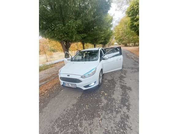 Sahibinden Ford Focus 1.6 TDCi Trend X 2015 Model  207.000 km Beyaz