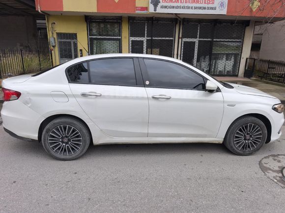Sahibind Fiat Egea 1.4 Fire Easy Plus 2023 Model