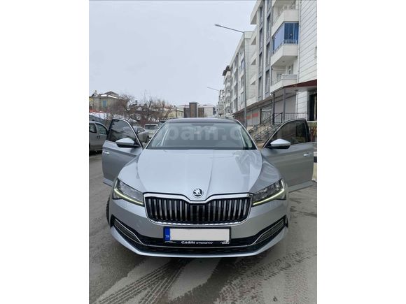Sahibinden Skoda SuperB 1.5 TSI Prestige 2022 Model Van 73.000 km Gri (Gümüş)