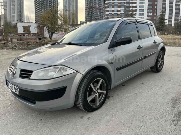 Değişensiz Hasar Kayıtsız 1.5 Parça Boyalı Renault Megane 1.4 Authentique 2005 Model 