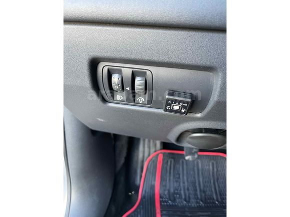 Değişensiz Hasar Kayıtsız 1.5 Parça Boyalı Renault Megane 1.4 Authentique 2005 Model 