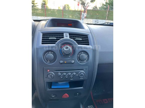 Değişensiz Hasar Kayıtsız 1.5 Parça Boyalı Renault Megane 1.4 Authentique 2005 Model 