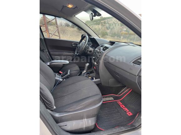 Değişensiz Hasar Kayıtsız 1.5 Parça Boyalı Renault Megane 1.4 Authentique 2005 Model 