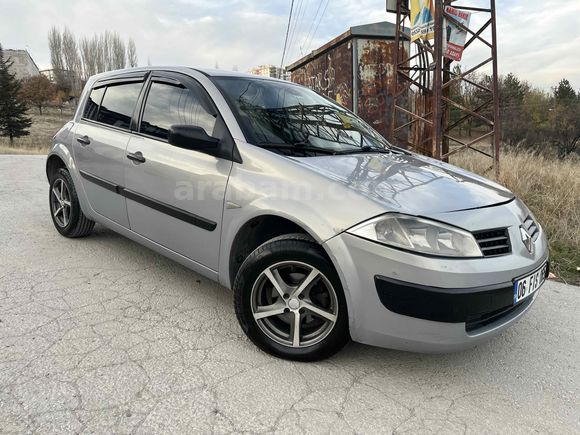 Değişensiz Hasar Kayıtsız 1.5 Parça Boyalı Renault Megane 1.4 Authentique 2005 Model 