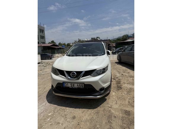 Sahibinden Nissan Qashqai 1.6 dCi Platinum Premium Pack 2017 Model  172.000 km Beyaz