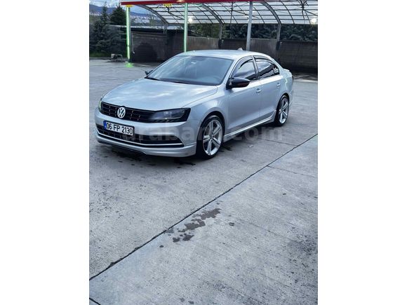 Full yapılı Sahibinden Volkswagen Jetta 1.4 TSi Trendline 2015 Confortline  dönüştürülmüş