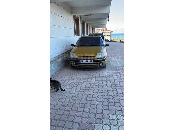 Sahibinden Renault Clio 1.6 RXT 2000 Model  290.000 km Altın