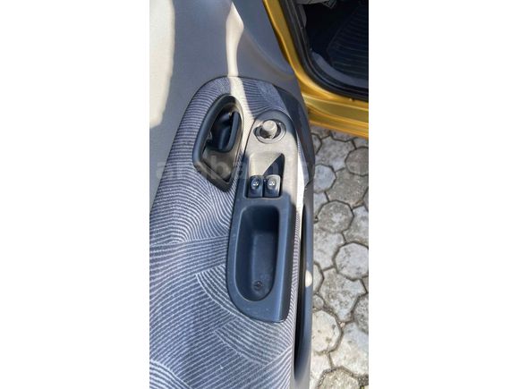 Sahibinden Renault Clio 1.6 RXT 2000 Model  290.000 km Altın